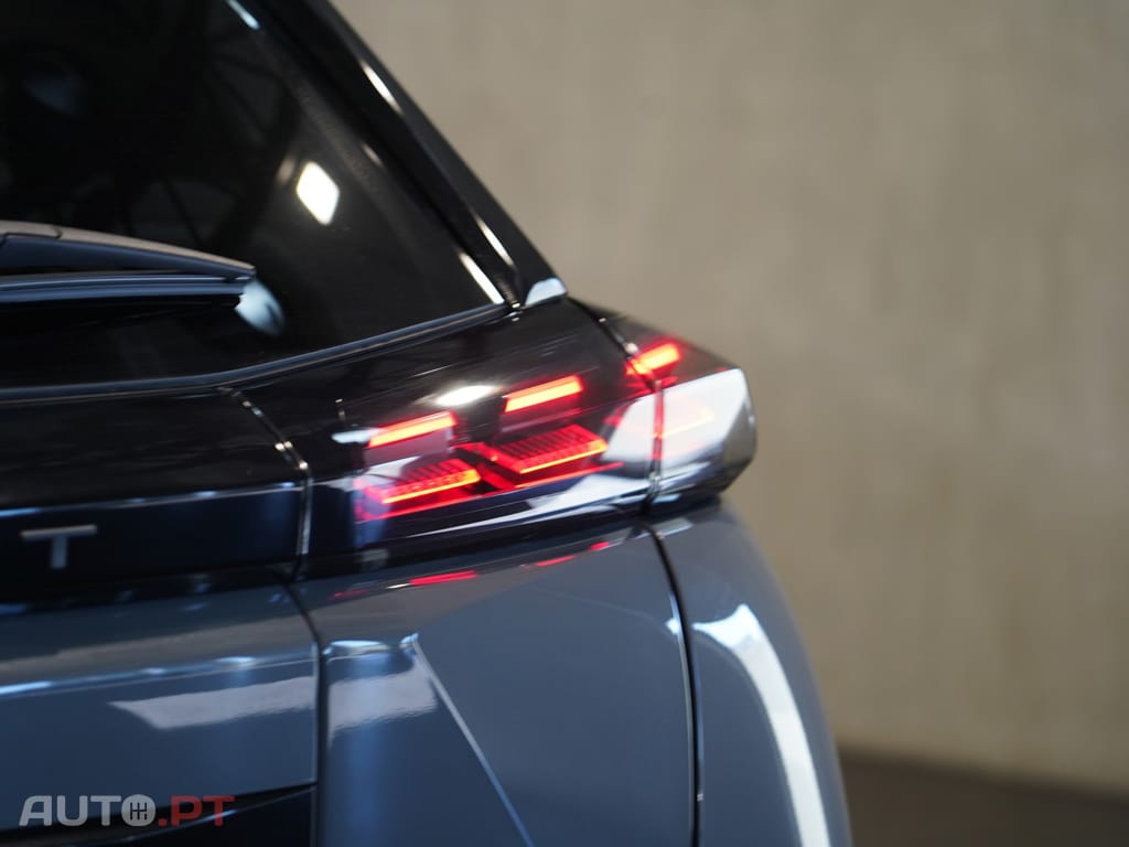 Peugeot E-2008 54 kWh GT