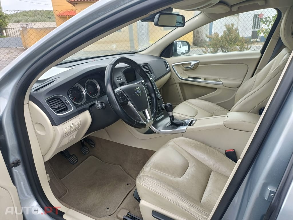 Volvo V60 1.6 D2 Drive Momentum Start/Stop