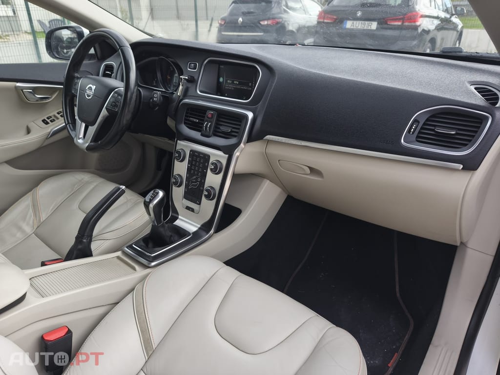 Volvo V40 Cross Country 1.6 D2 Summum