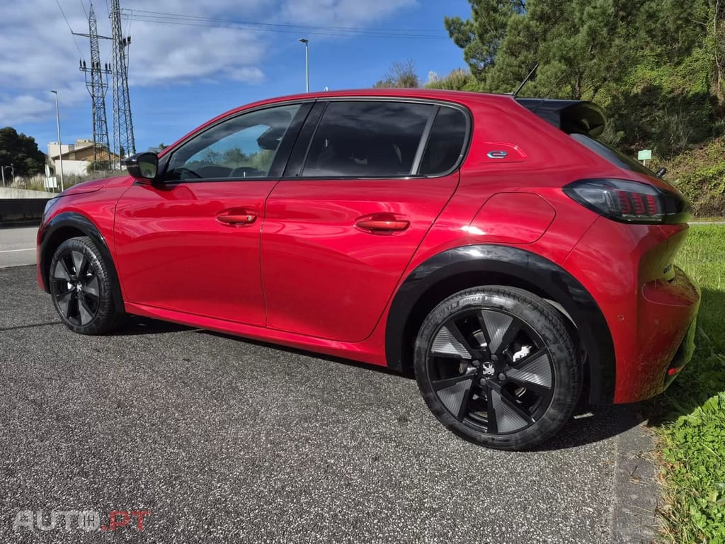 Peugeot E-208 50 kWh GT