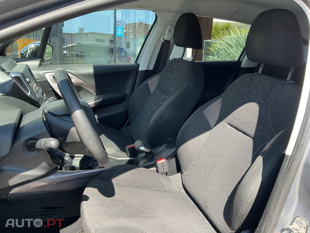 Peugeot 2008 1.2 PureTech Style