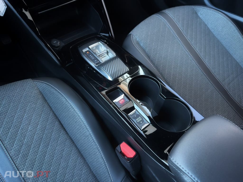 Peugeot 2008 1.2 Hybrid Allure e-DCS6