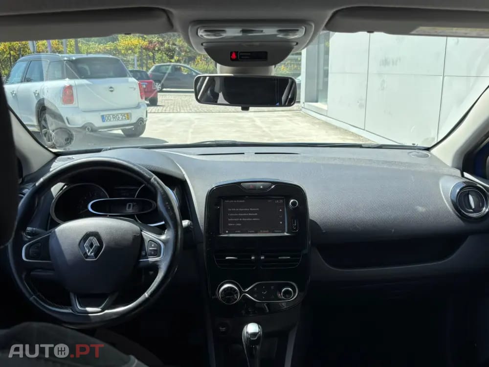 Renault Clio Outro