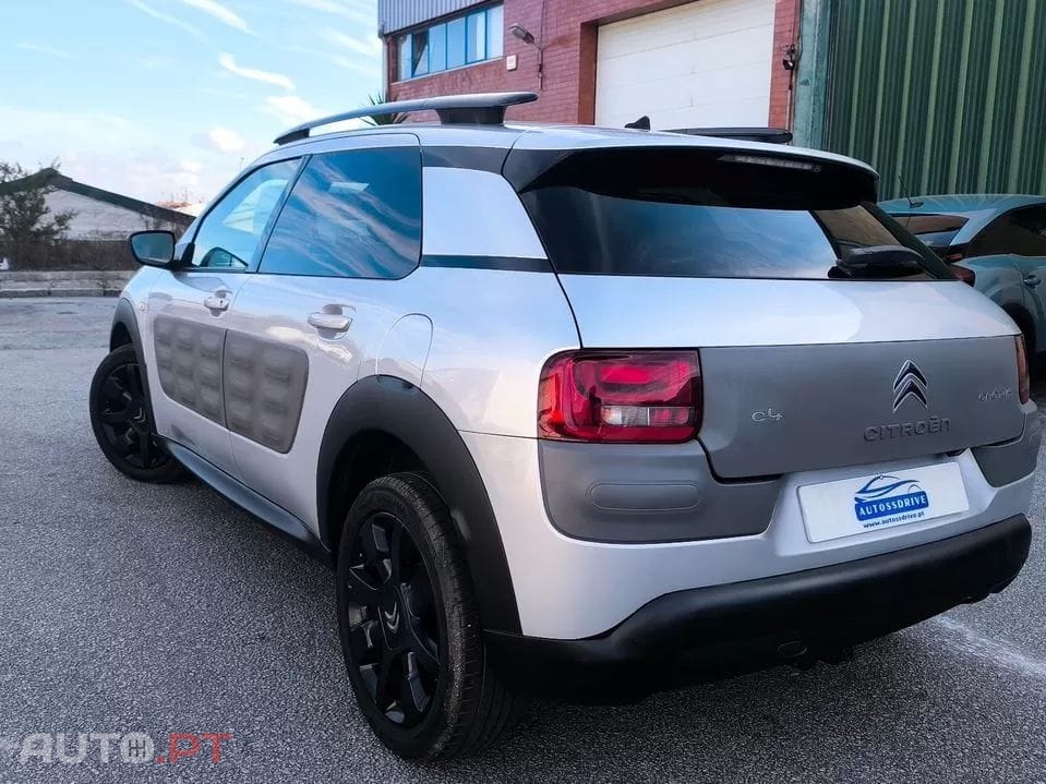 Citroën C4 Cactus 1.6 BlueHDi Shine ETG6 — fotografia 2