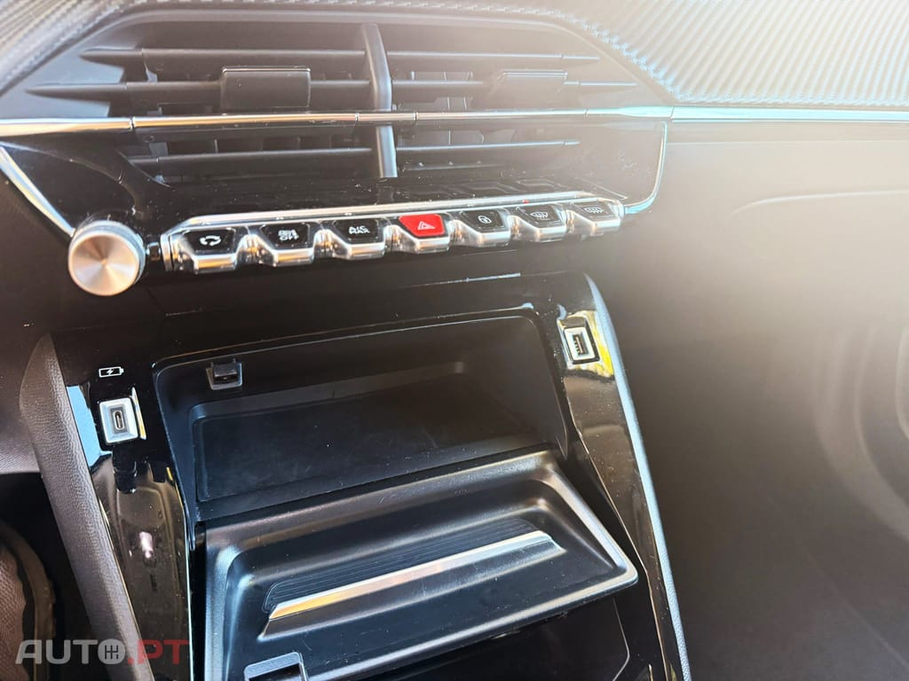 Peugeot 2008 1.5 BlueHDi Allure EAT8