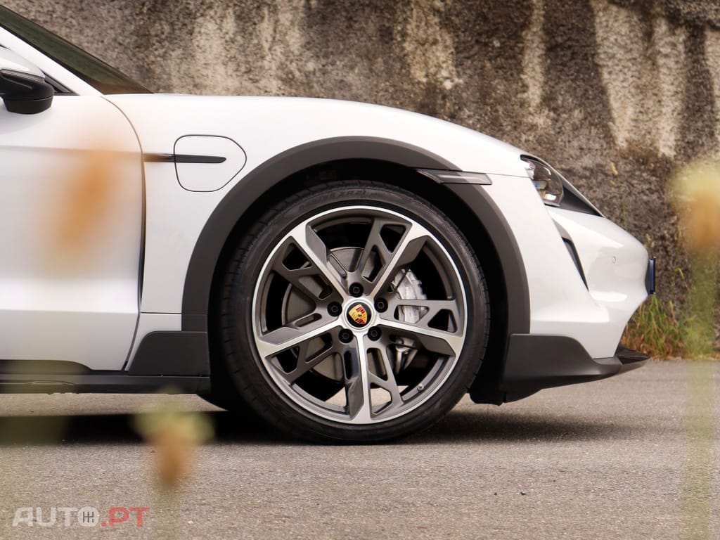 Porsche Taycan 4
