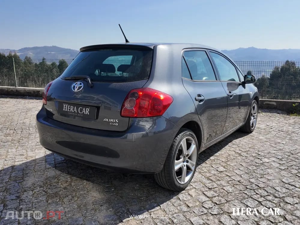 Toyota Auris Outro