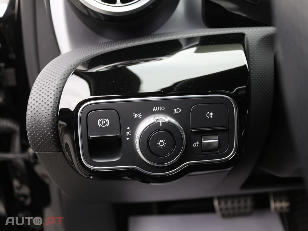 Mercedes-Benz A 250 e AMG Line