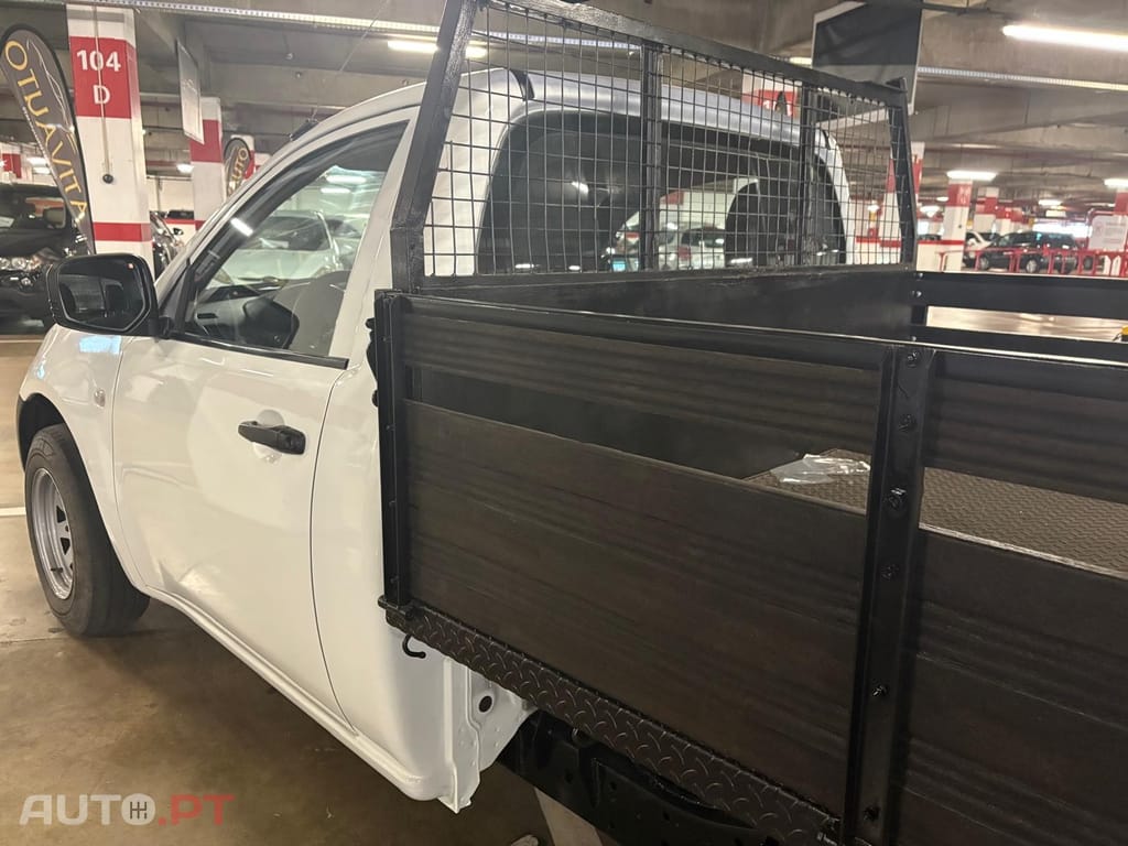 Mitsubishi L200 2.5 DI-D CS Inform AC CC Low Rider 2WD