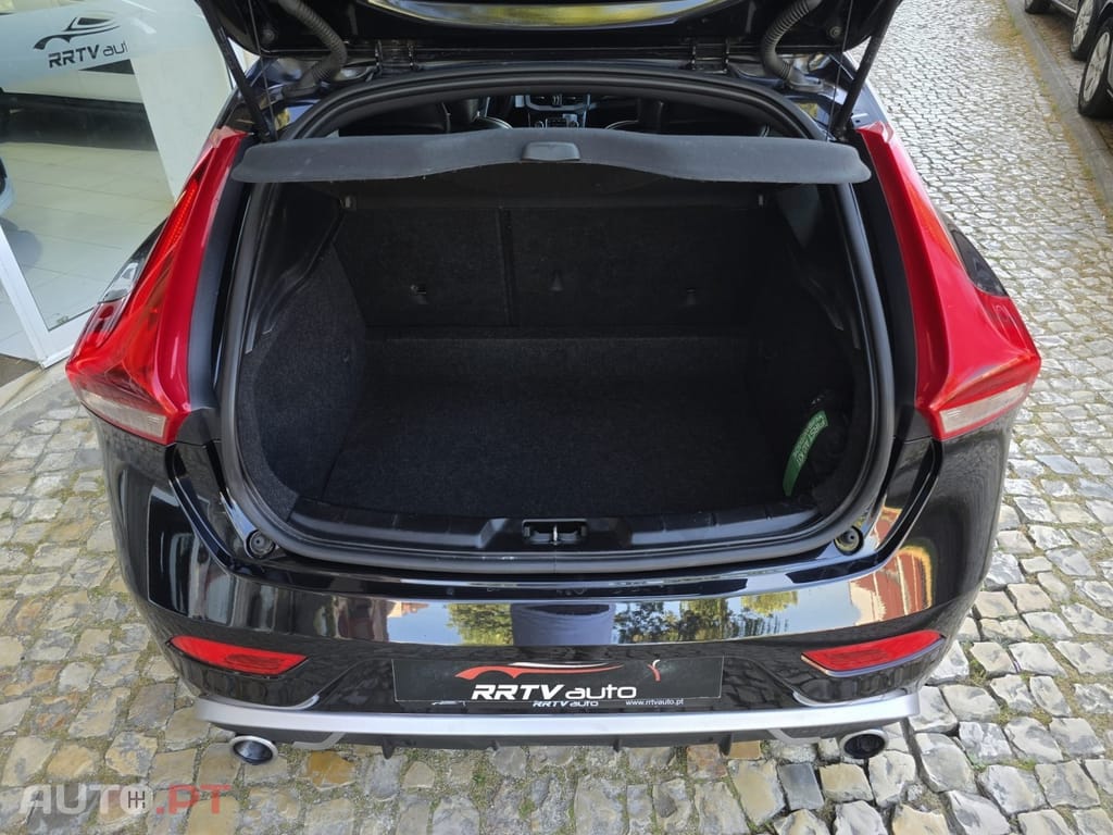 Volvo V40 D2 R Design