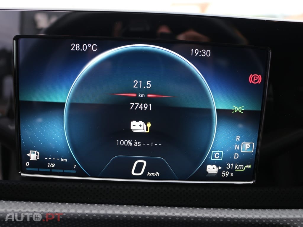 Mercedes-Benz A 250 e AMG Line