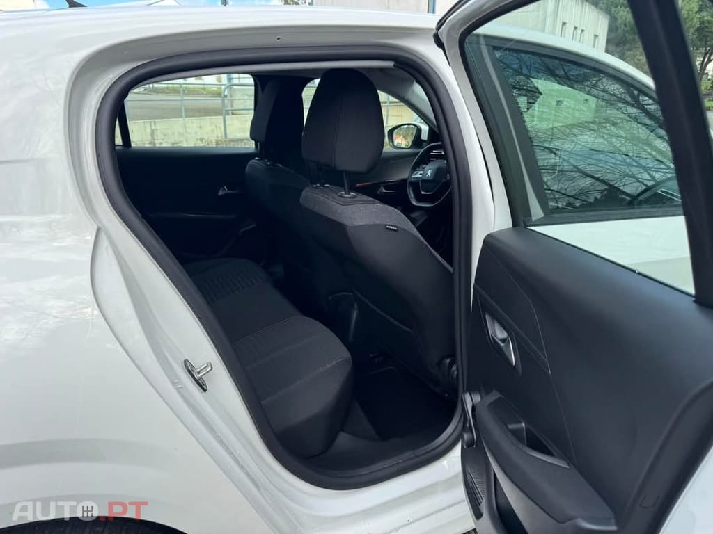 Peugeot 208 1.2 PureTech Allure EAT8