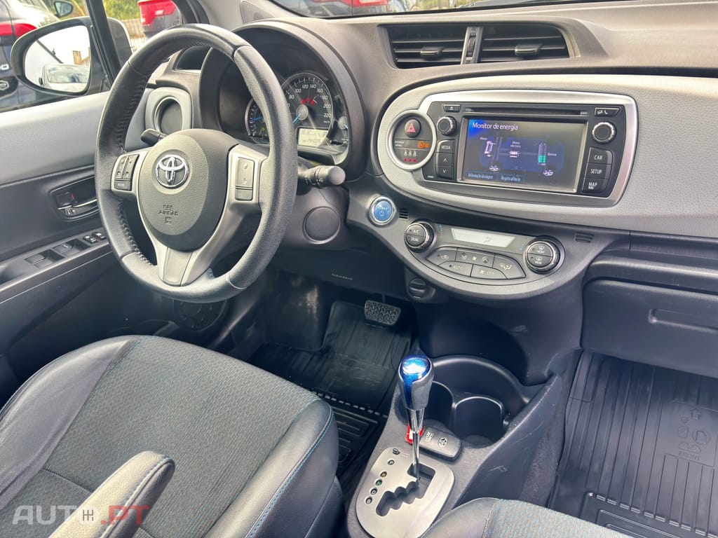 Toyota Yaris 1.5 HSD Square Collec.White