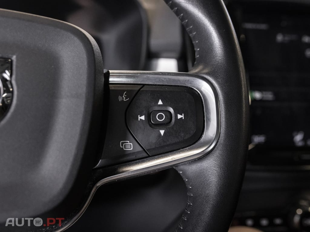 Volvo XC40 T5 Recharge DKG Plus Dark