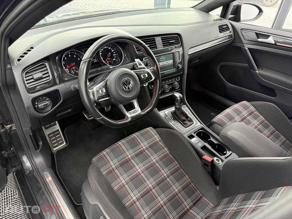 Volkswagen Golf 2.0 TSI GTI DSG