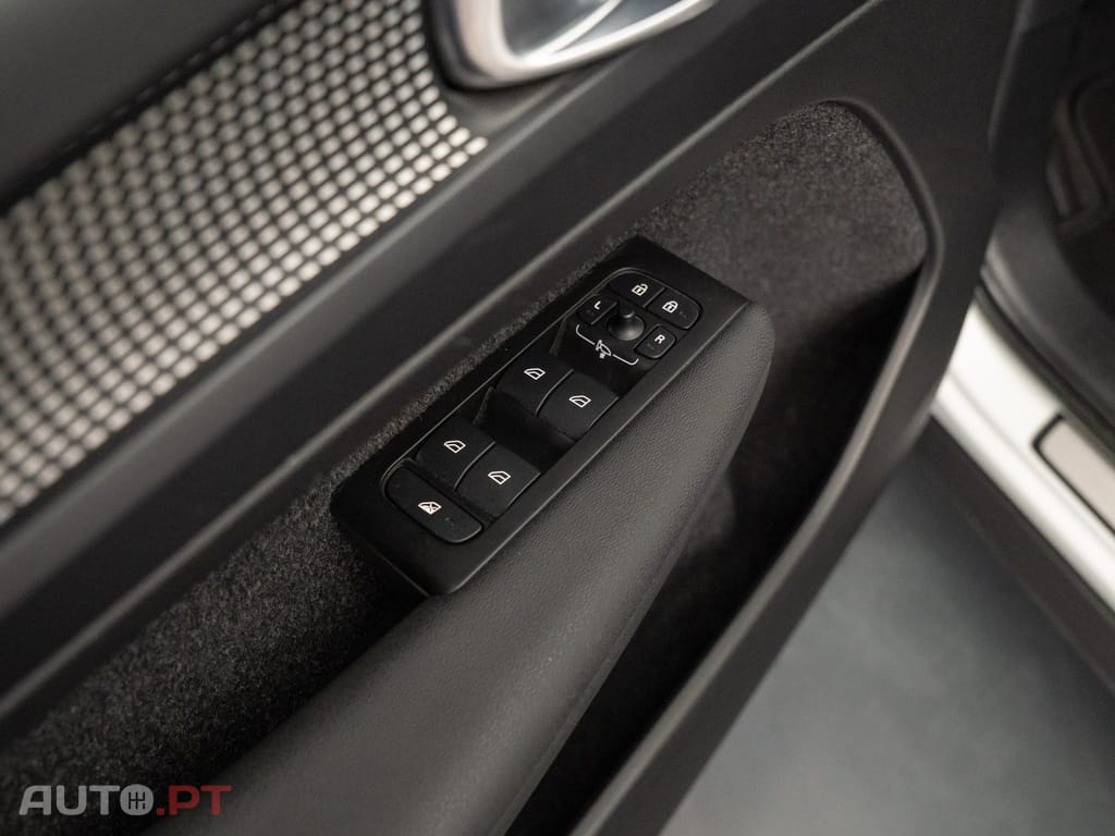 Volvo XC40 1.5 T5 PHEV R-Design Expression