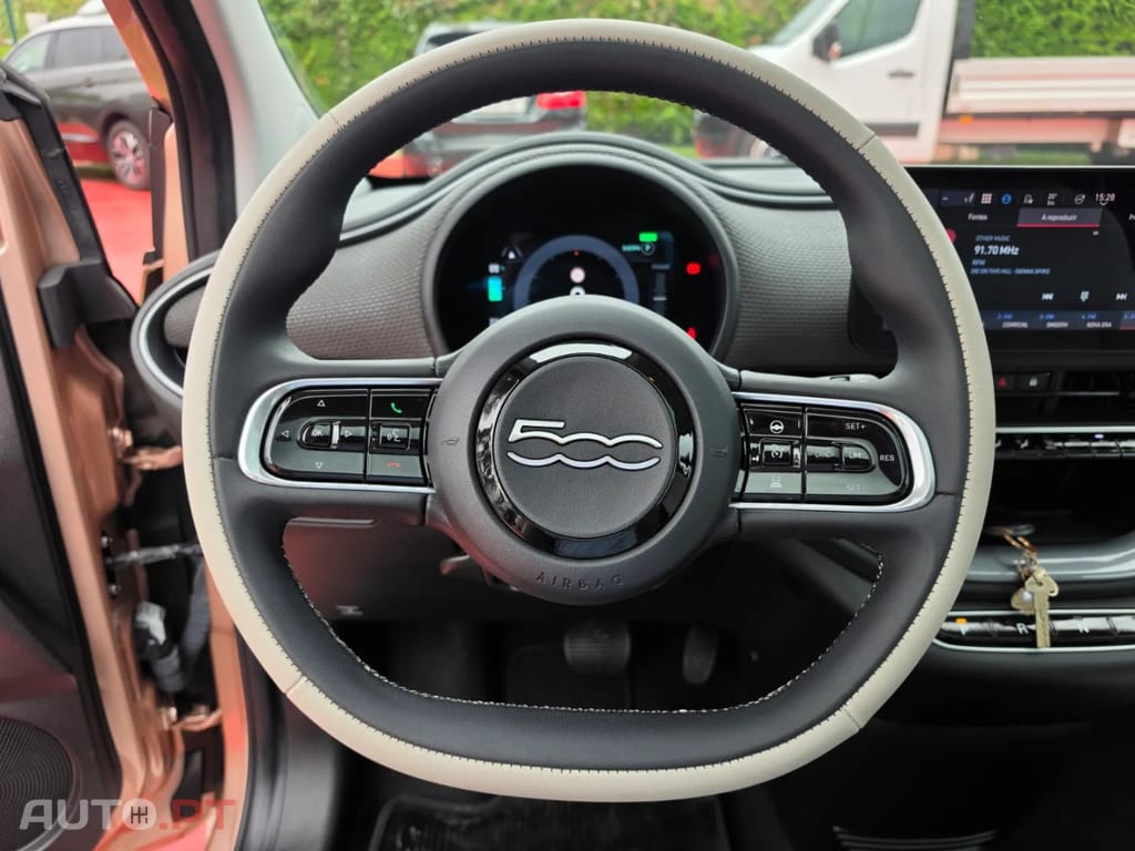 Fiat 500e La Prima