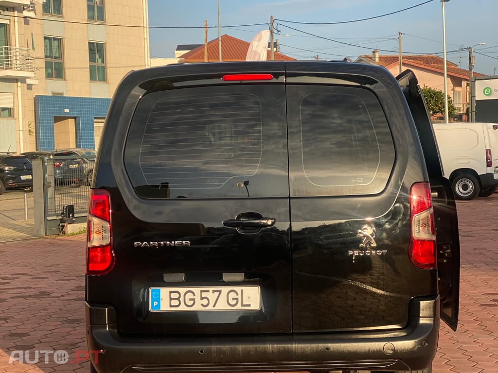 Peugeot Partner 1.5 BlueHDi Asphalt Longa EAT8