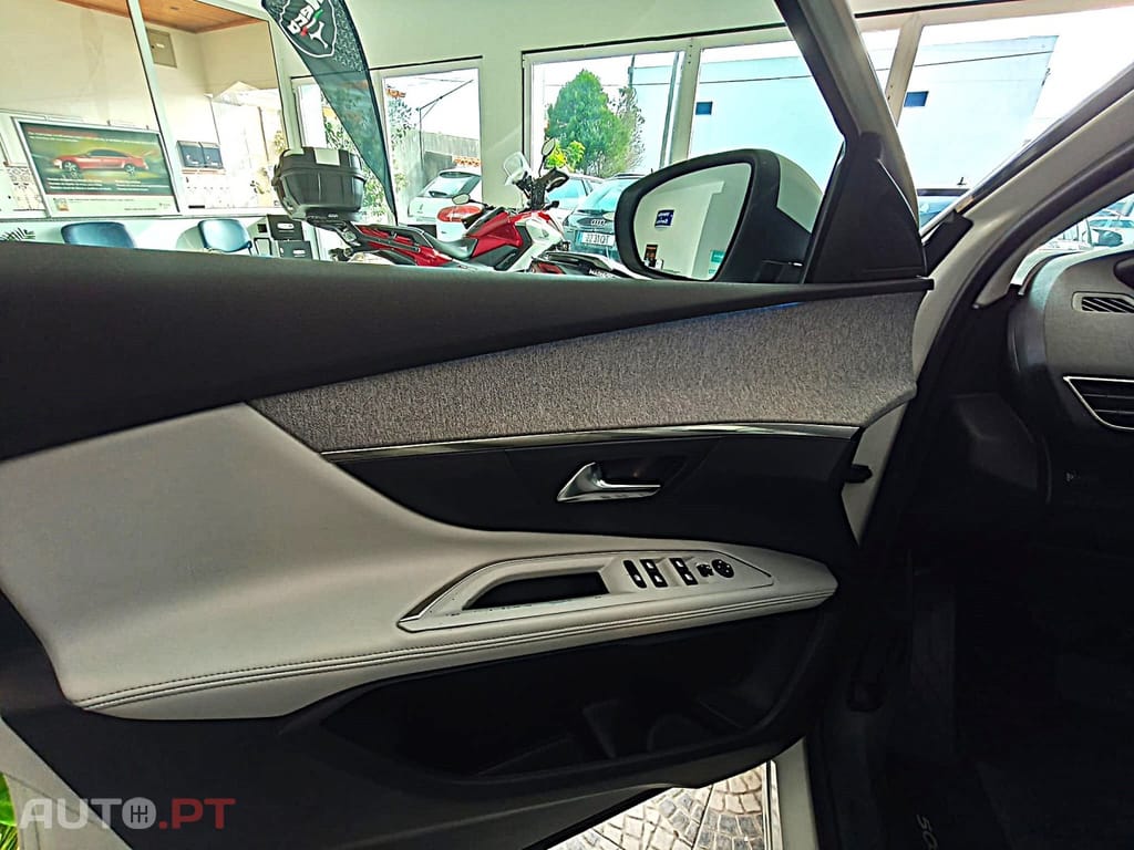 Peugeot 5008 1.5 BlueHDi Allure Pack EAT8