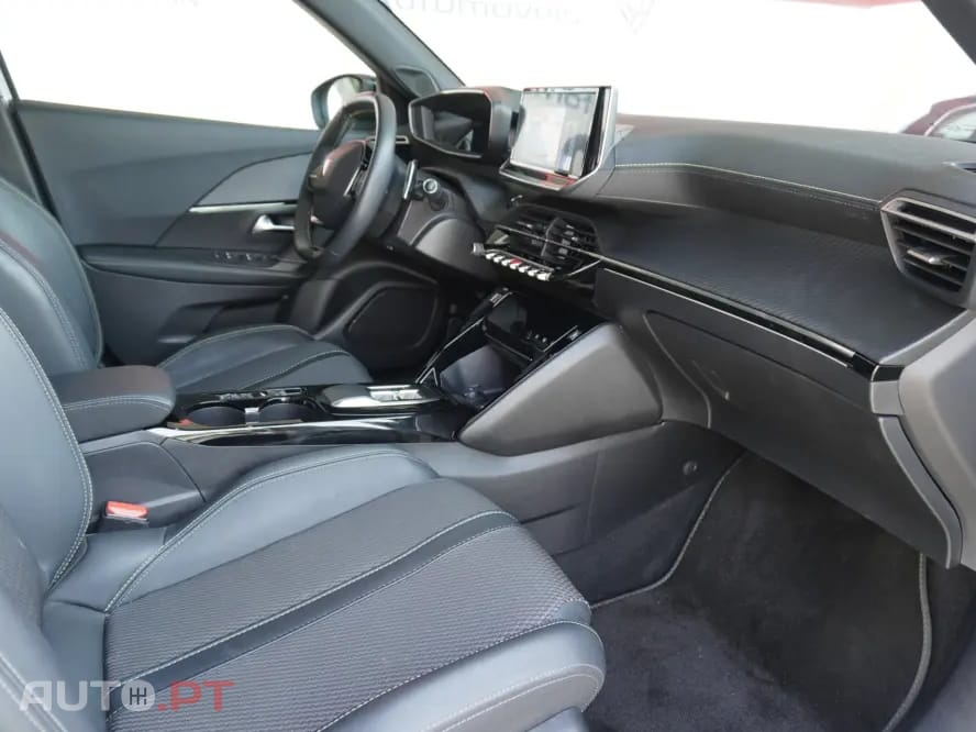 Peugeot 2008 1.2 PureTech GT EAT8
