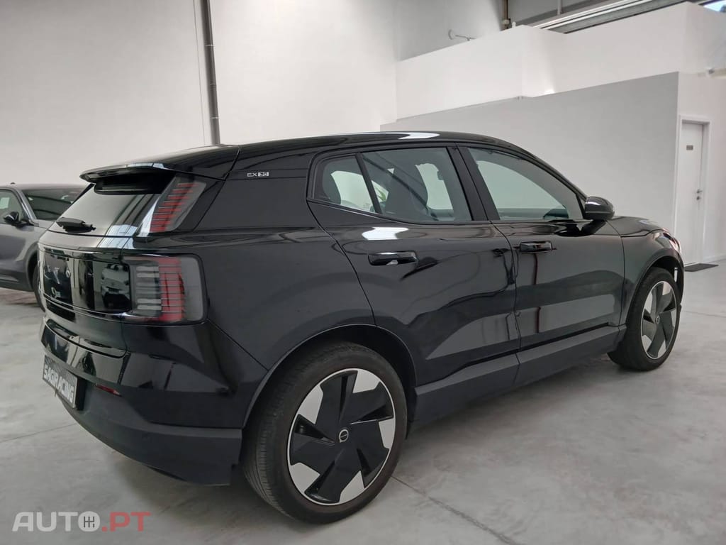 Volvo EX30 69 kWh Single Motor Extended Range Black Edition
