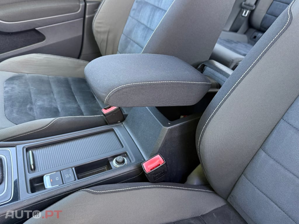 Volkswagen Golf 1.6 TDi Highline DSG