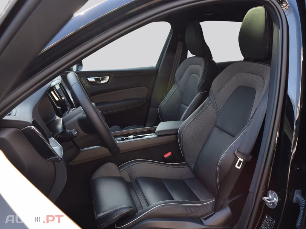 Volvo XC60 I.V.A DEDUTIVEL T8Plus Black Edition