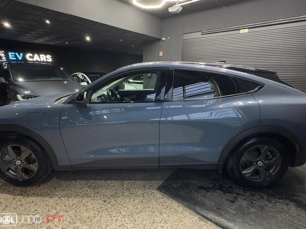 Ford Mustang Mach-E Standard