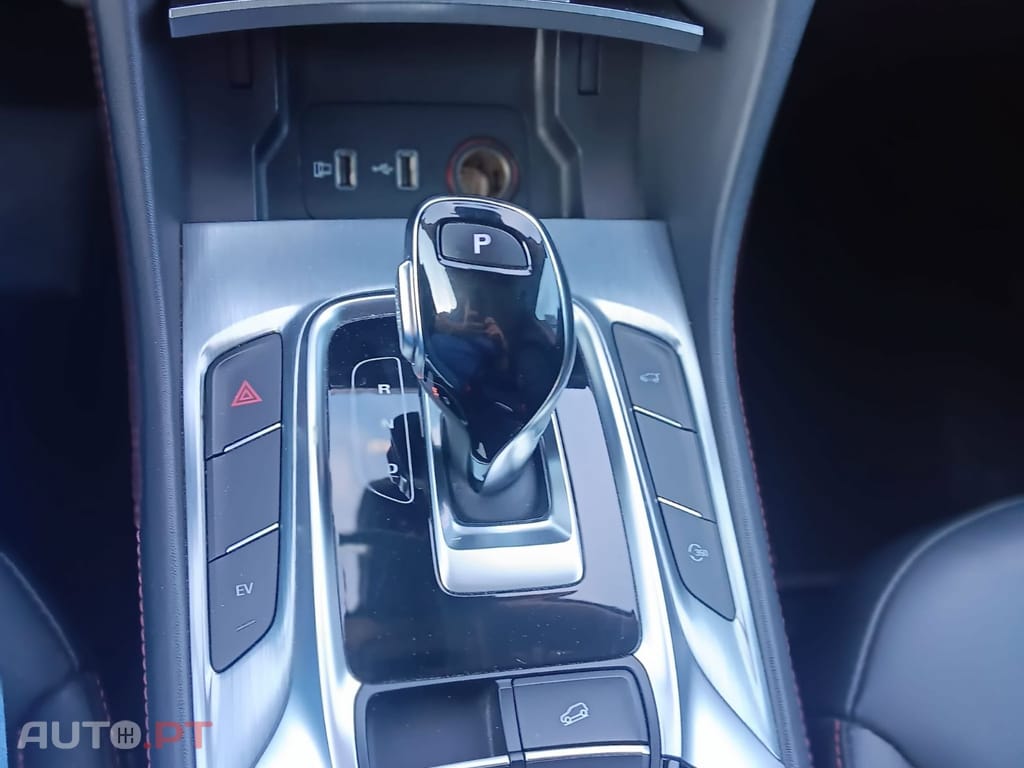MG EHS LUXURY PHEV