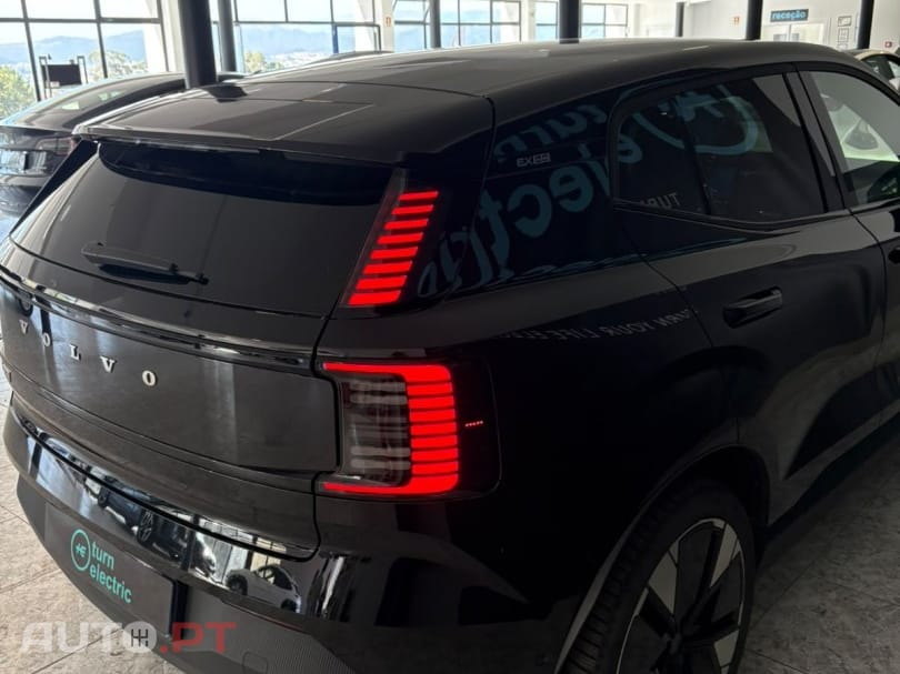 Volvo EX30 Twin Motor Performance AWD Black Edition Ultra