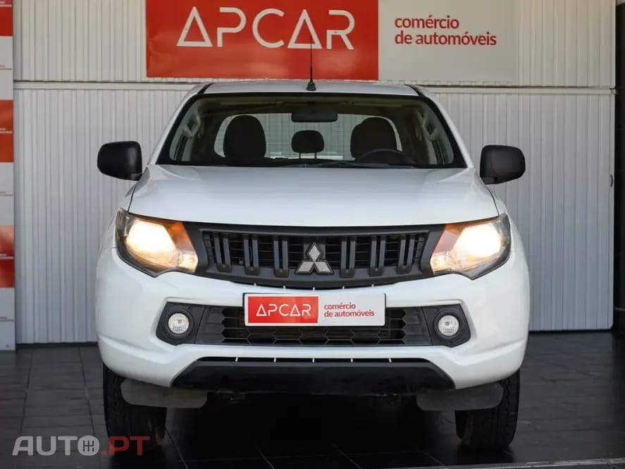 Mitsubishi L200 2.4 DI-D CD Invite 4WD