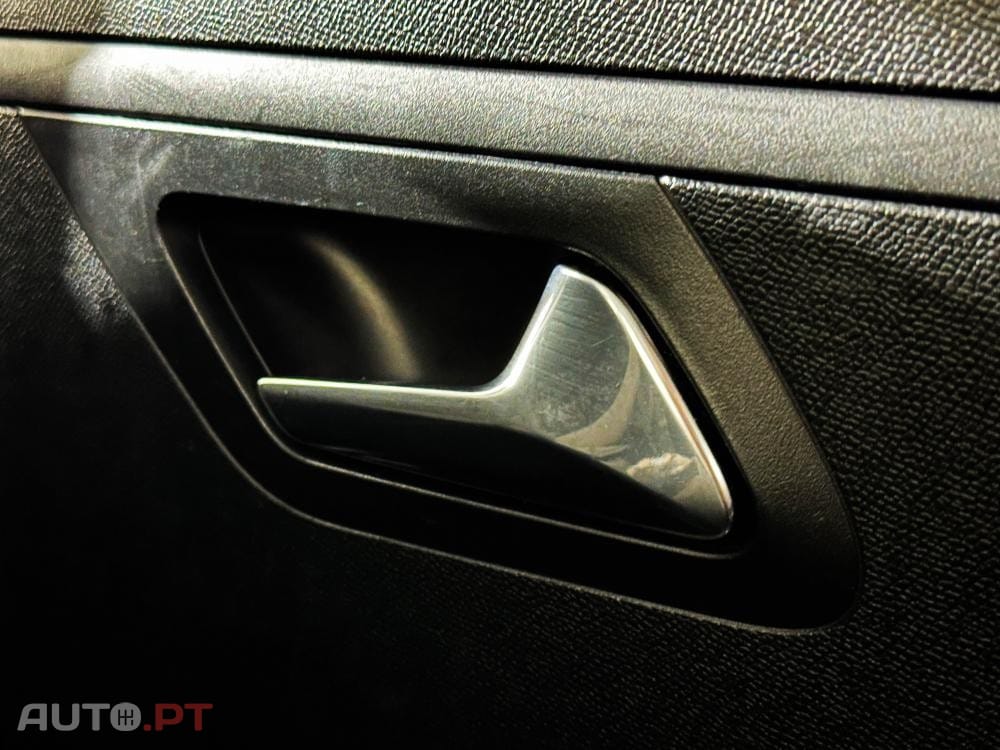 Peugeot E-208 50 kWh SE Style