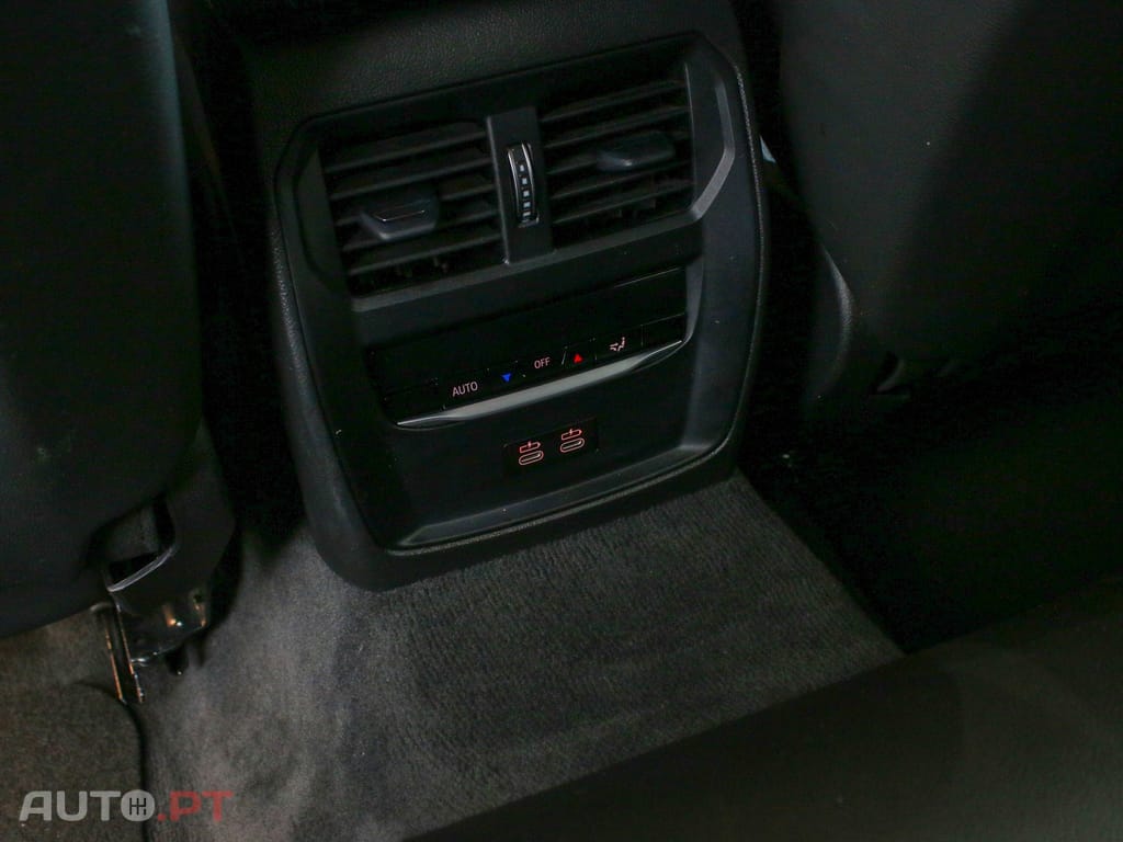 BMW 330 e Touring Pack Desportivo M Auto