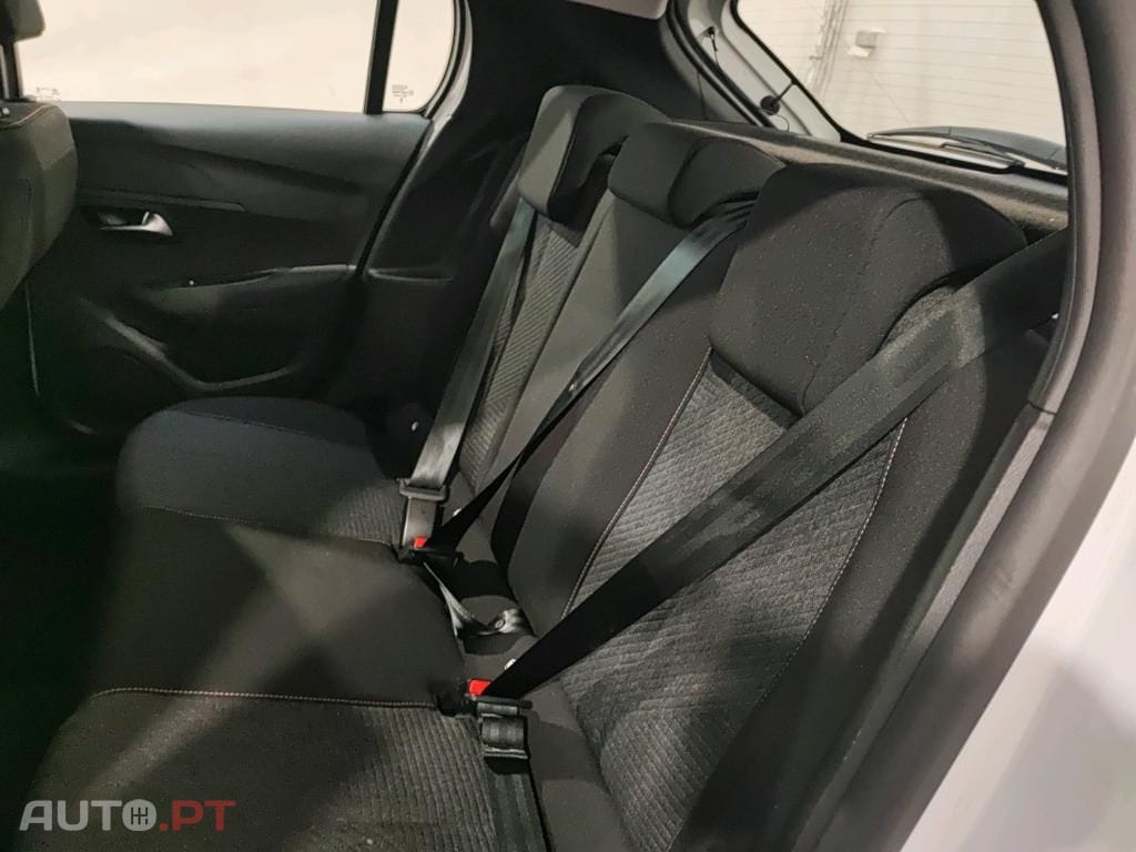 Peugeot E-208 50 kWh Style