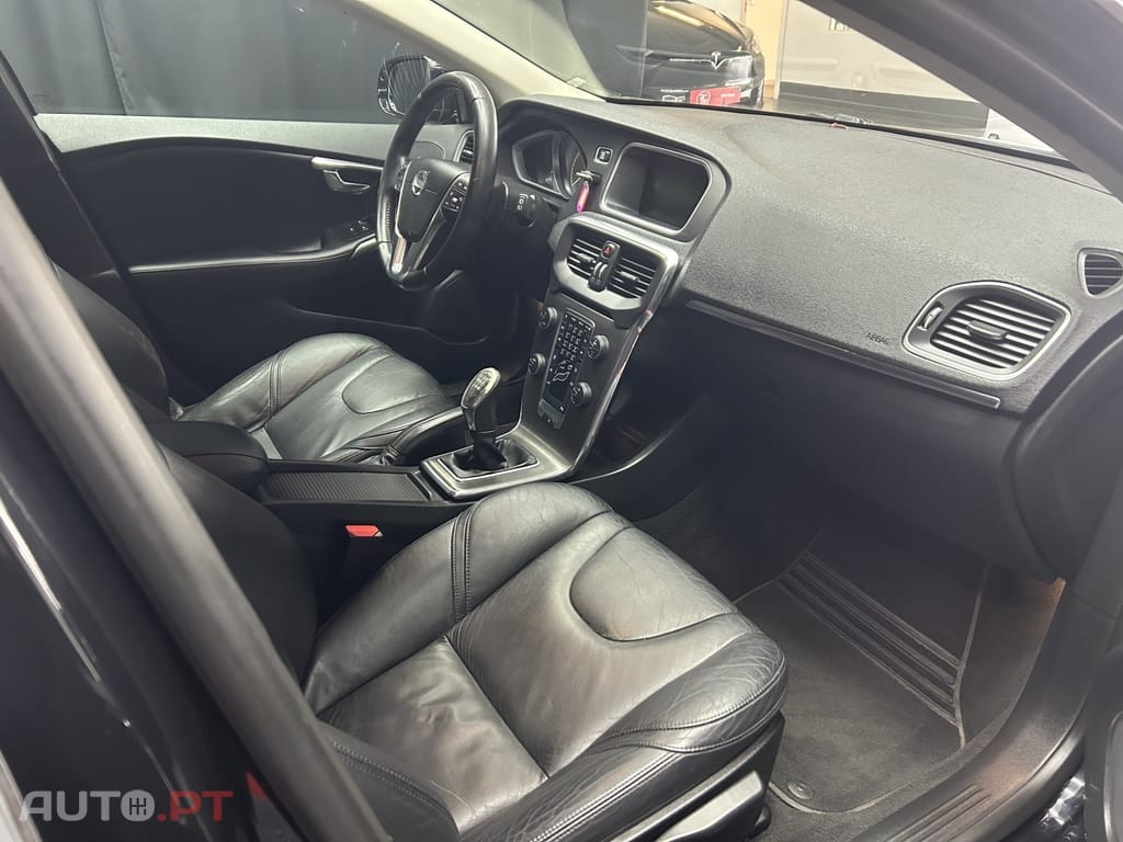 Volvo V40 1.6 D2 Eco Momentum — fotografia 8