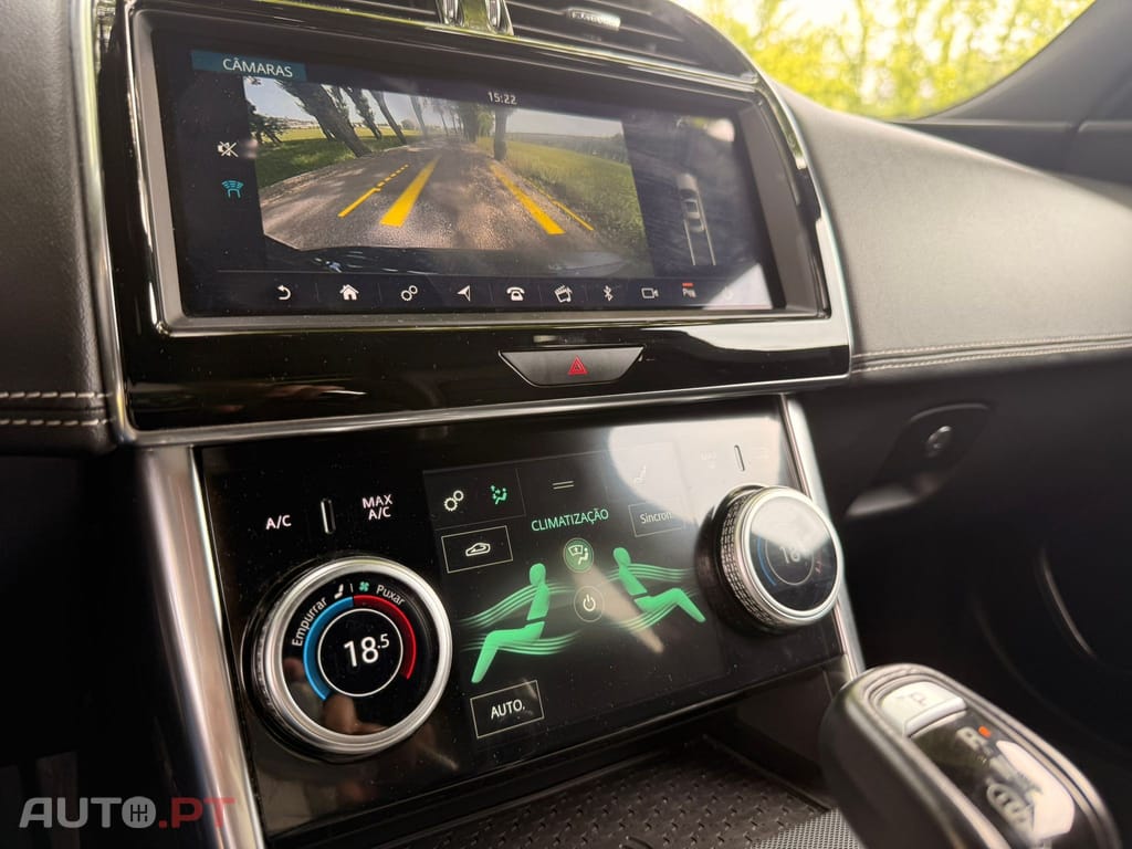 Jaguar XE 2.0 D R-Dynamic S