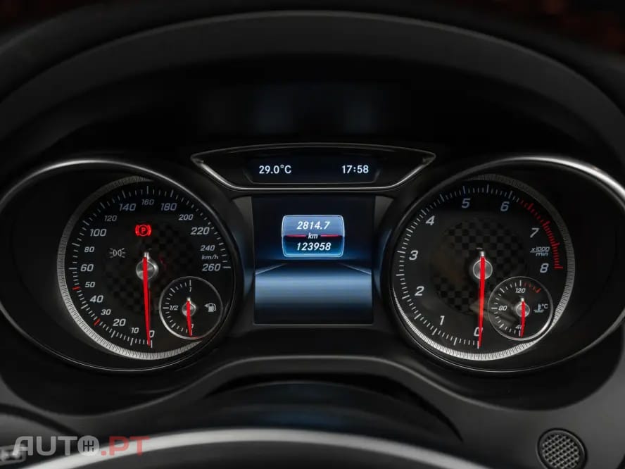 Mercedes-Benz A 180 AMG Line