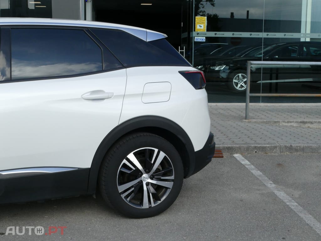 Peugeot 3008 1.6 Hybrid Allure e-EAT8