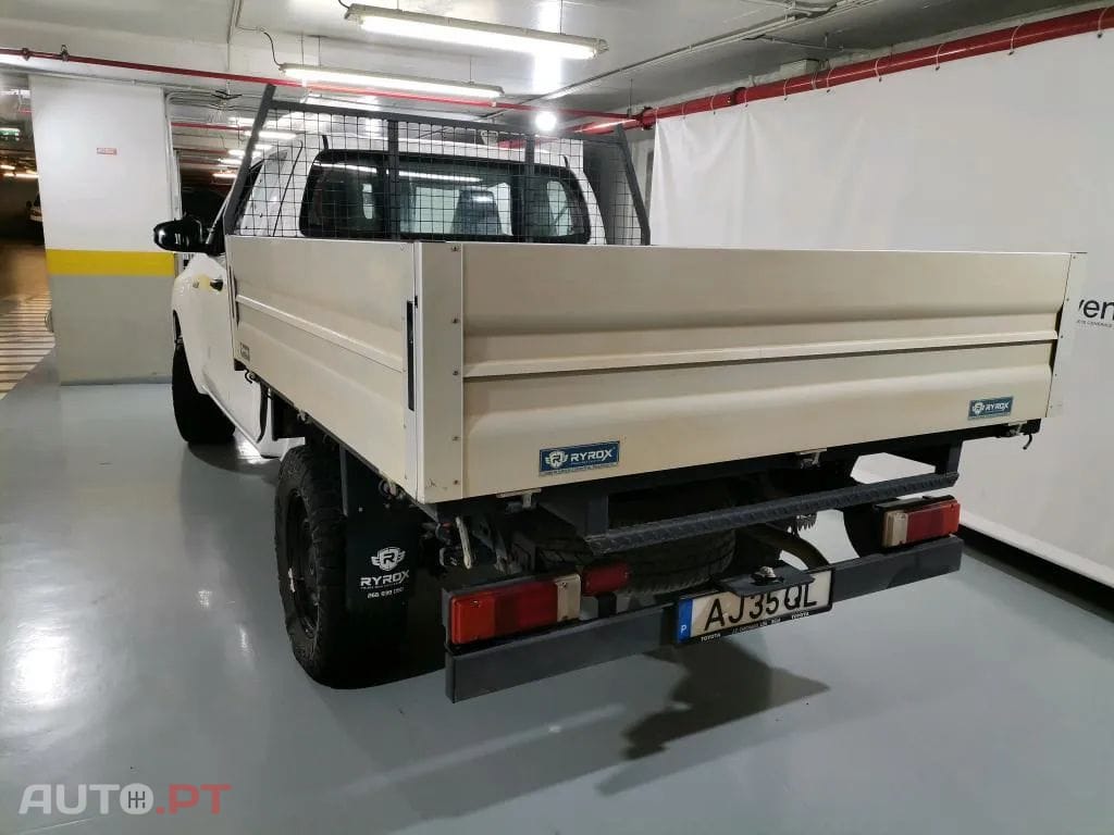 Toyota Hilux HILUX 2.4 D-4D 4WD CE CH 3L