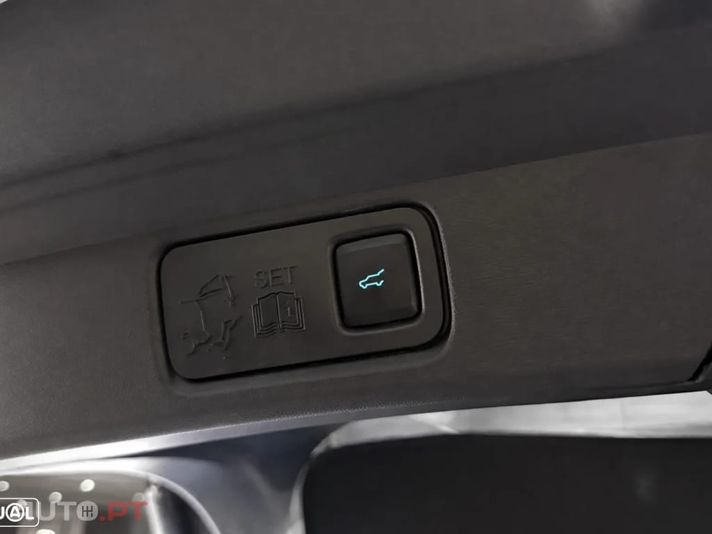 Ford Mustang Mach-E 75.7 kWh Base