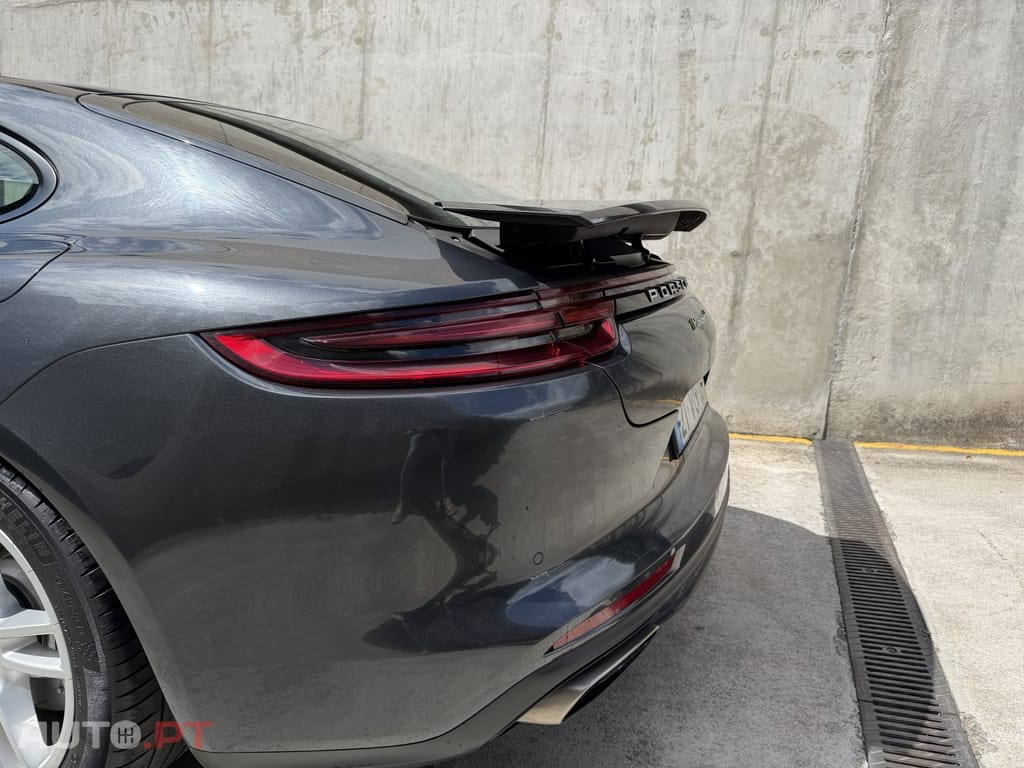 Porsche Panamera 4 E-Hybrid Platinum Edition