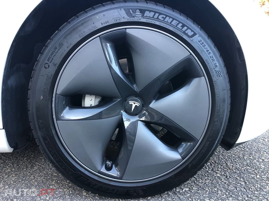 Tesla Model 3 Standard Range Plus RWD