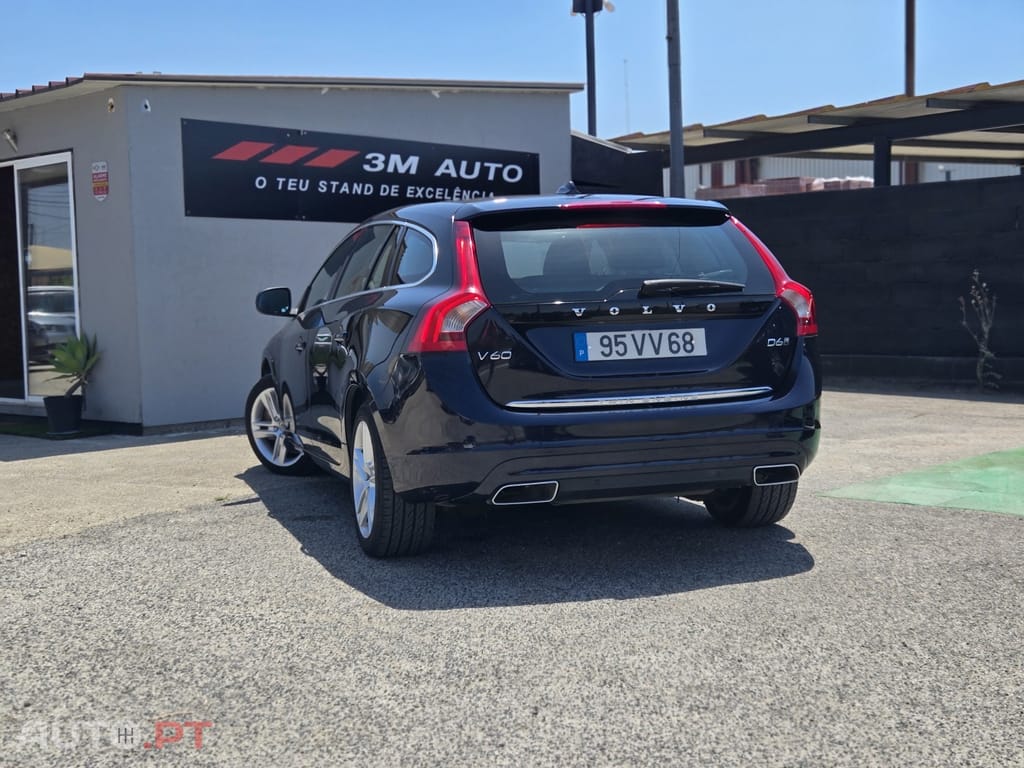 Volvo V60 2.4 D6 Momentum AWD Phev