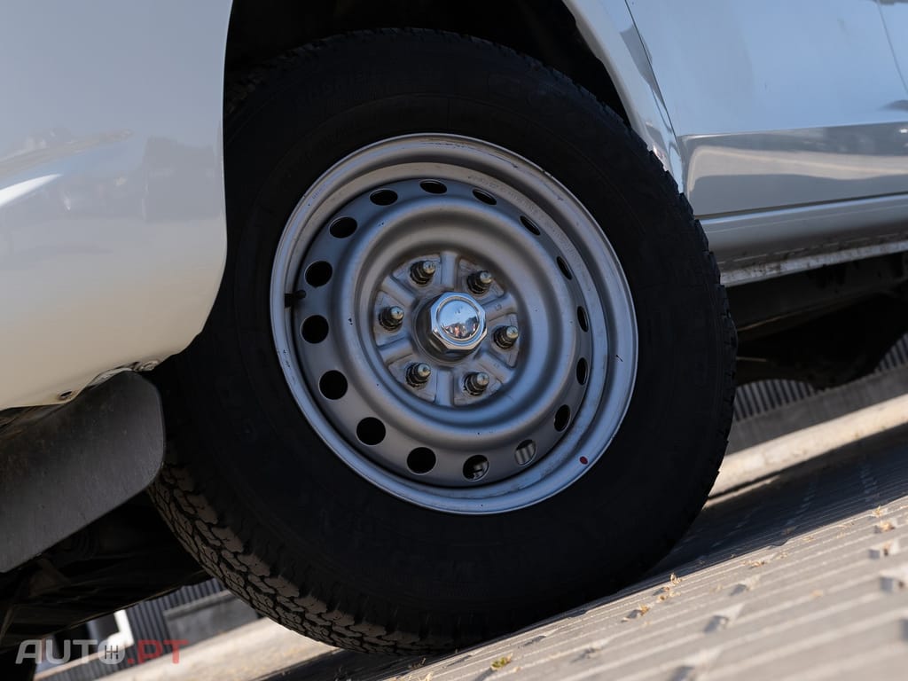 Mitsubishi L200 2.4 DI-D CD Invite 4WD