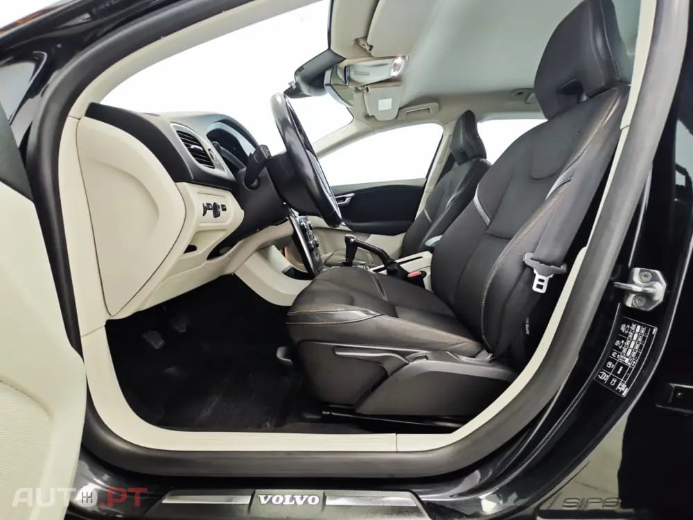 Volvo V40 Cross Country 1.6 D2 Momentum