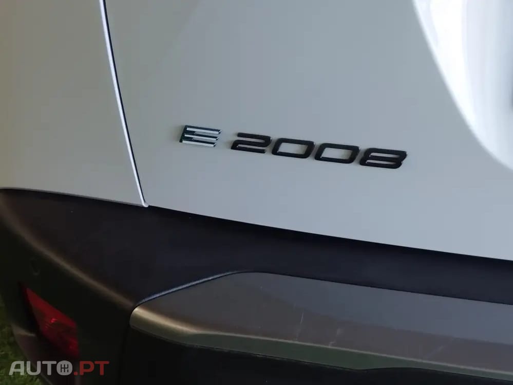 Peugeot E-2008 50 kWh Allure