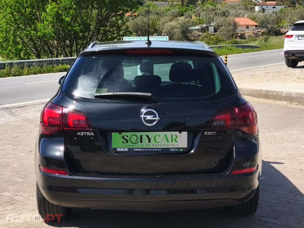 Opel Astra J Sports Tourer 1.7 CDTI