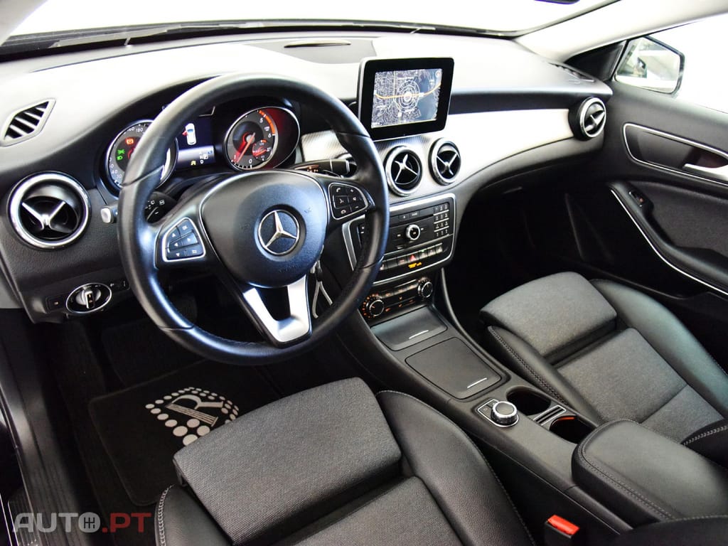 Mercedes-Benz GLA 180 D 7G-DCT URBAN