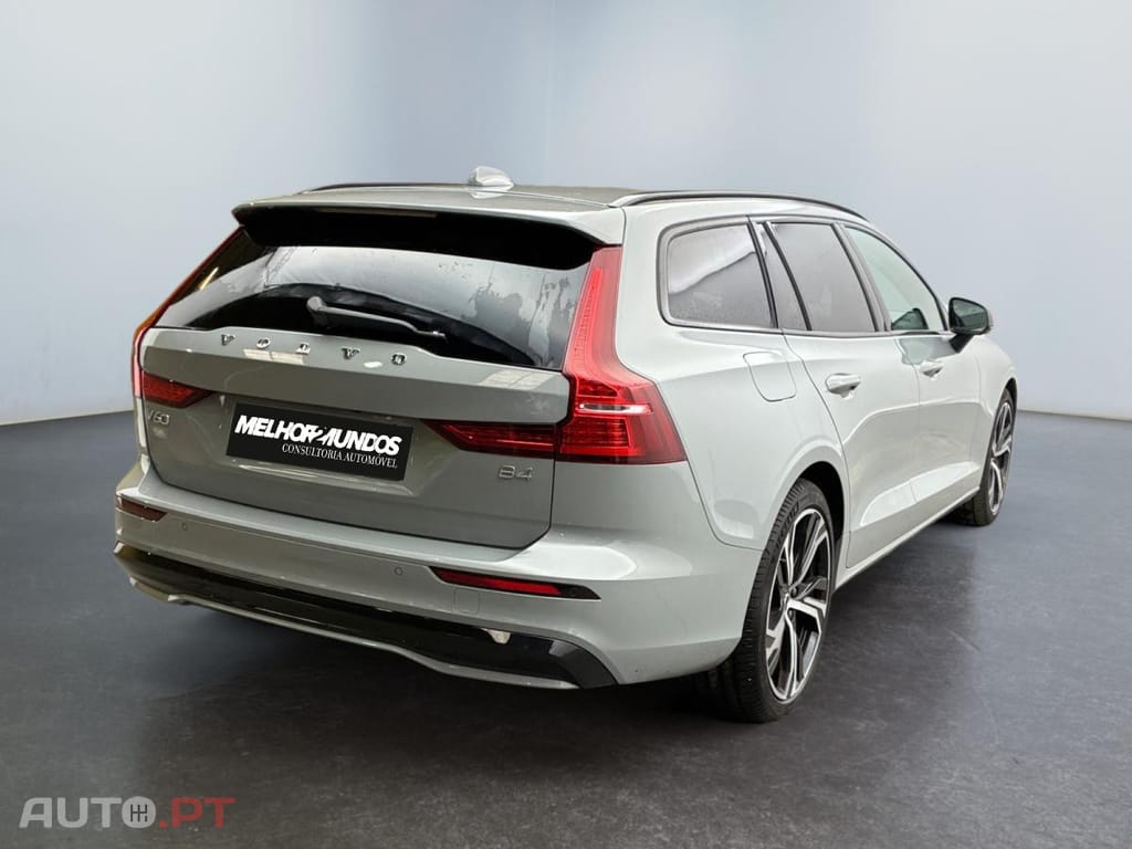 Volvo V60 2.0 B4 Plus Style Dark DCT