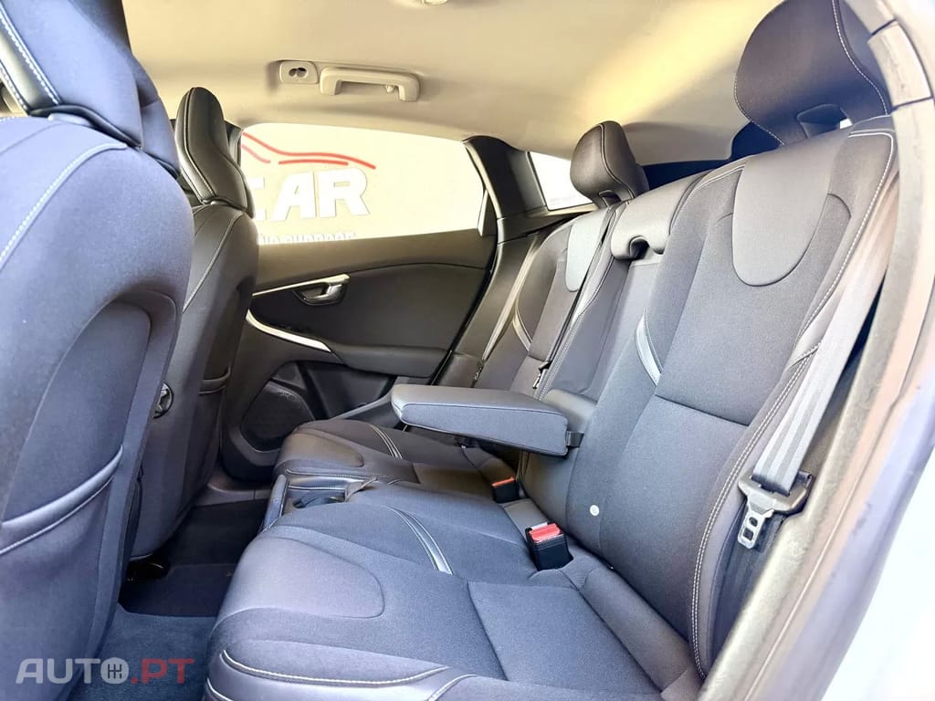 Volvo V40 2.0 D4 Momentum